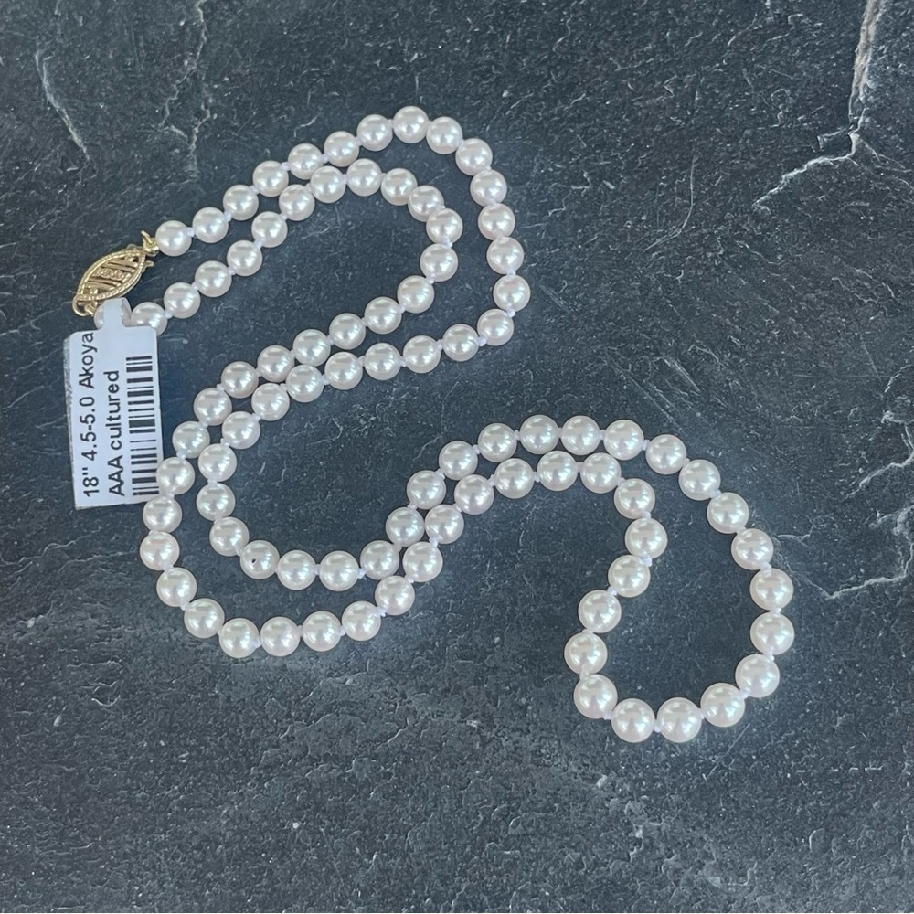 Elegant Akoya cultured Pearl Necklace 18” long